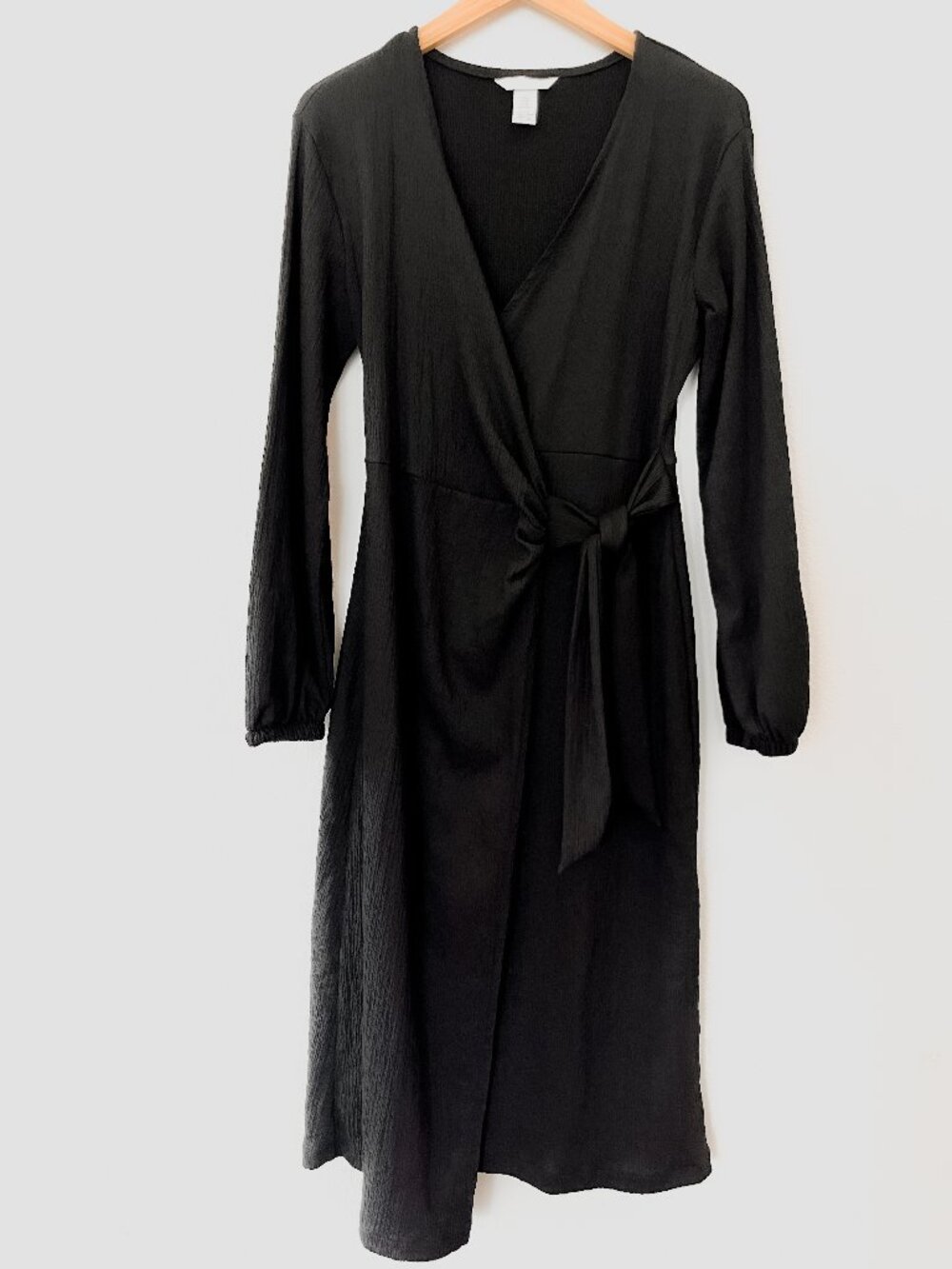 H&M Black Tie-Front V-Neck Long Sleeve Midi Dress Size M